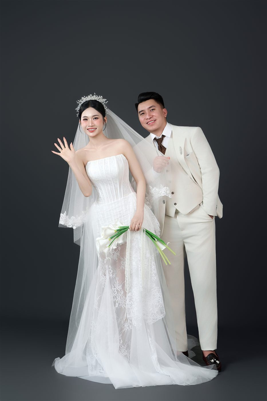 Ảnh cưới studio phông kem Pleiku